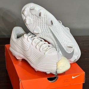 Nike women's lunar hyperdiamond 3 pro pitchers cleat